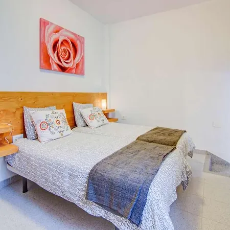 San Cristobal De La Laguna Sleeps 4 Wifi Apartment
